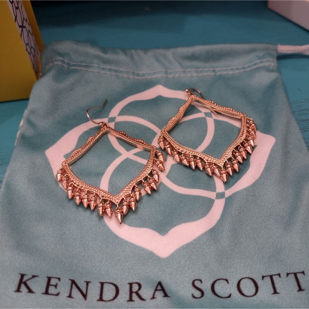 EUC Kendra Scott Lacy Drop Earrings Rose Gold - Picture 5 of 12